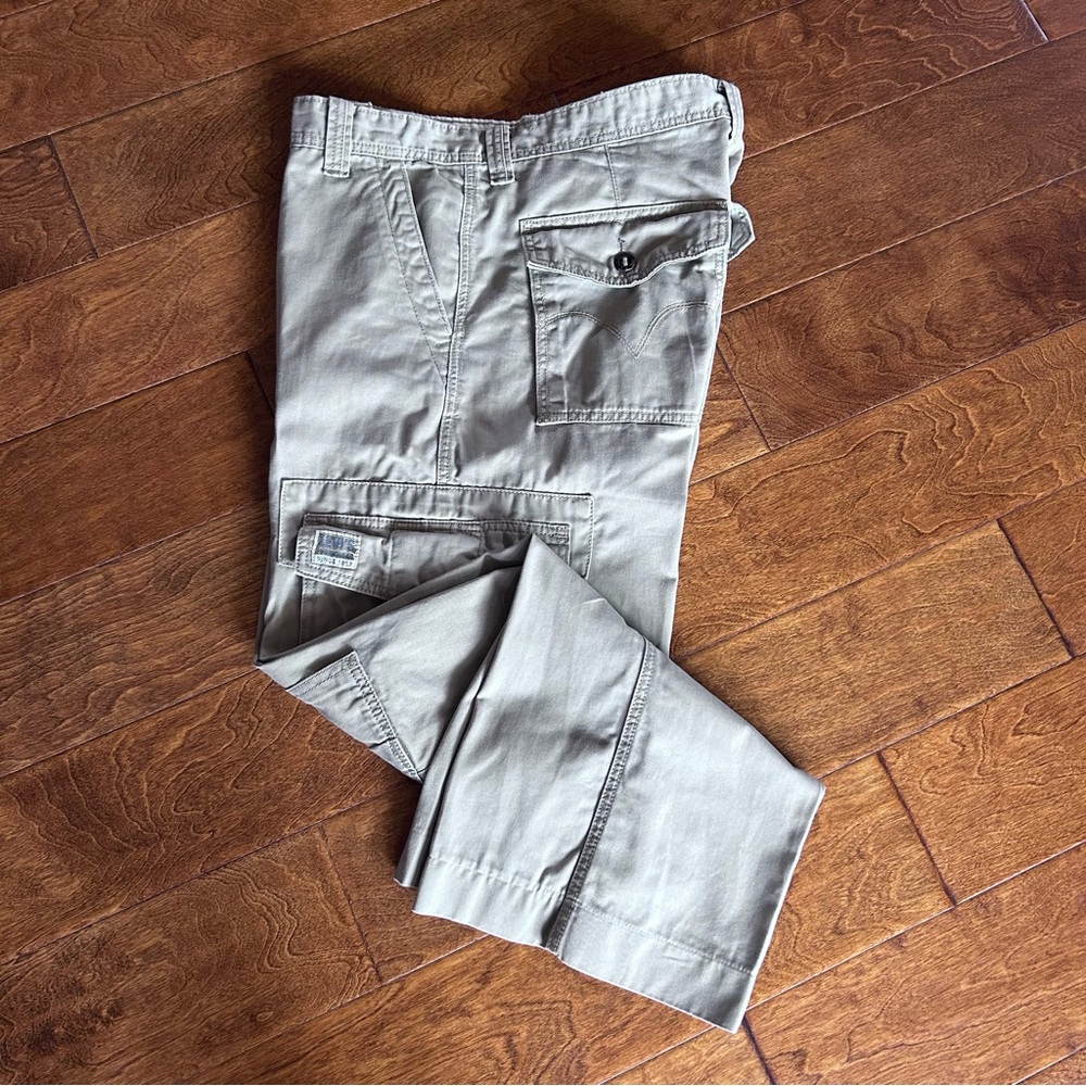 Levi’s Men’s Loose Straight Fit Tan Khaki Cargo Pants 34W 28L